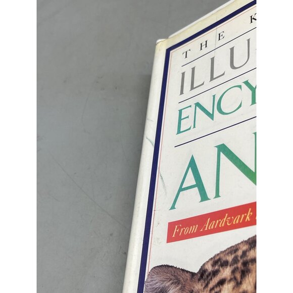 the Kingfisher Illustrated encyclopedia of animals hardcover book English READ - Picture 2 of 6
